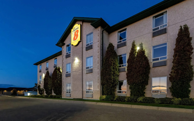 Super 8 by Wyndham Prince Albert