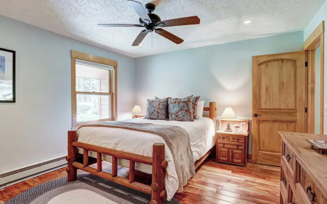 Sophie's Chalet 3 Bedroom Townhouse by RedAwning