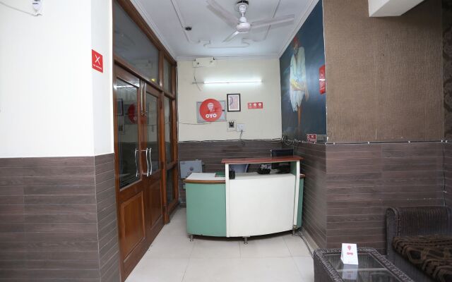 Cross Roads Inn by OYO Rooms
