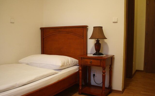 Hotel Lony