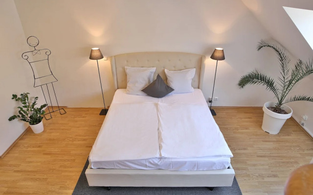Wenceslas Square Duplex by easyBNB