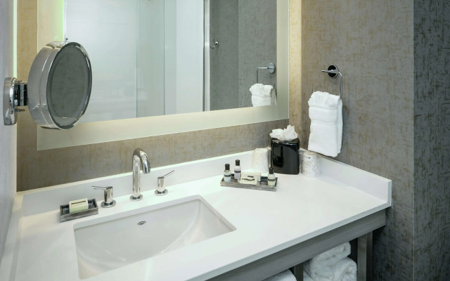 Hilton Garden Inn Seattle Bellevue Downtown, WA