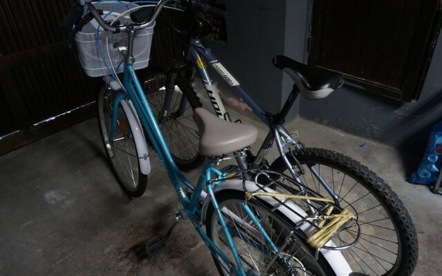 HI Guest House - Hostel