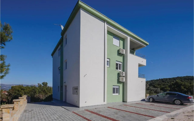 Two-Bedroom Apartment Saldun with Sea View 08