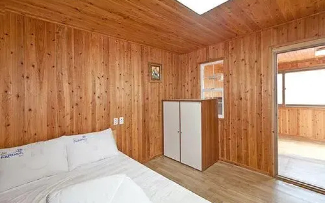 Taean Gomseom Paradise Pension