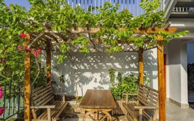 Shenzhen Hua Zhu Xiao Yuan HomestaShenzhen Sha Yu Yong Hua Zhu Xiao Yuan Homesta