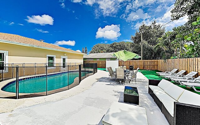 New Listing! Sumptuous Near Beach W/ Pool 3 Bedroom Home