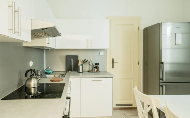 Charles Bridge Economic Hostel
