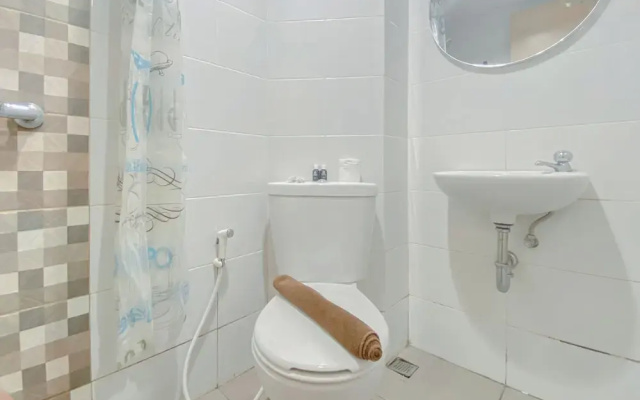 Minimalist And Homey Studio Apartment At The Alton