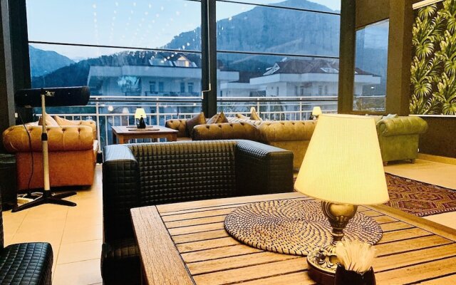 Esquire Hotel & Lounge