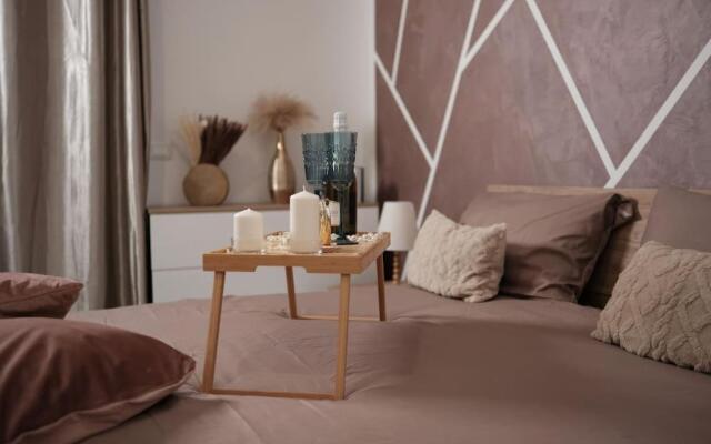 NewLife 8.15 Holiday Home White