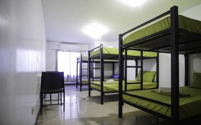 SR Hostel - Adults Only