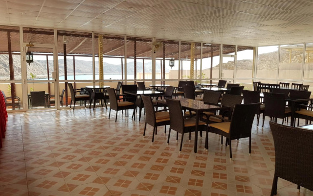 Al Ayjah Plaza Hotel