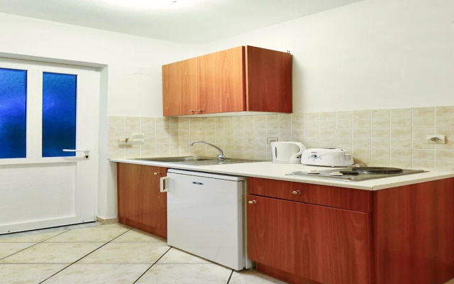Remezzo Apartments & Studios