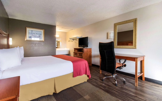 Rodeway Inn Near Hall of Fame