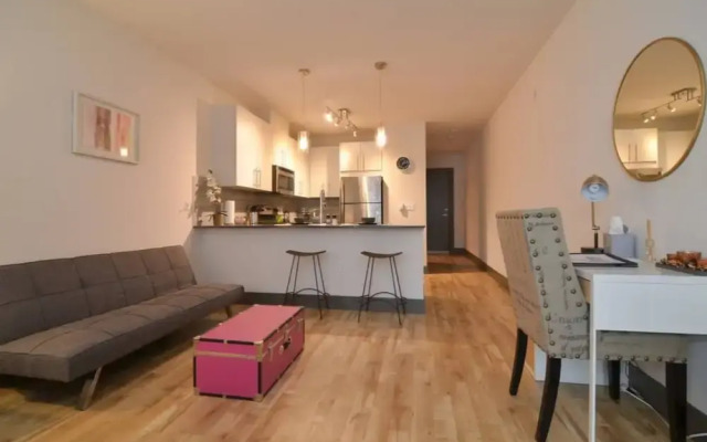 Waterfront Modern Studio Rooftop Views