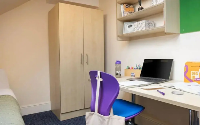 Student Only Cable Street