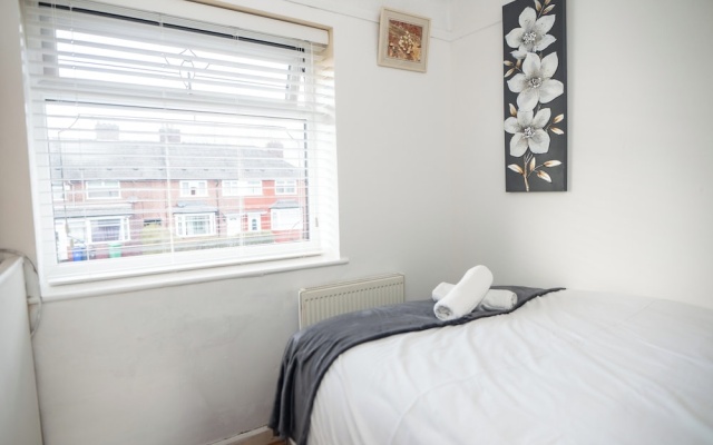 City Oasis - Sleeps 6 - Near Co-op Live & Stadium