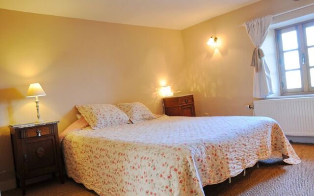 Pleasant Fermette with Outdoor Swimming Pool near Durbuy