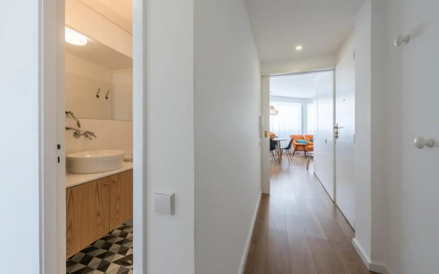 GuestReady - Orange Basket Flat