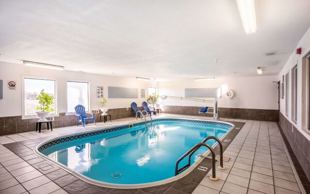 Super 8 by Wyndham Galesburg