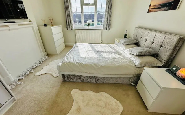 Gerrardscross-sleeps4-parking-petfriendly-wembley