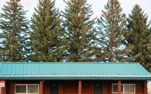 Sportsmans Lodge