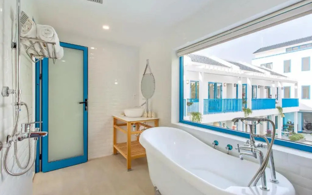 Santorin HoiAn Villa