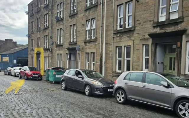 Dundee - 1 Bed - Sleeps 4 - Pet Friendly