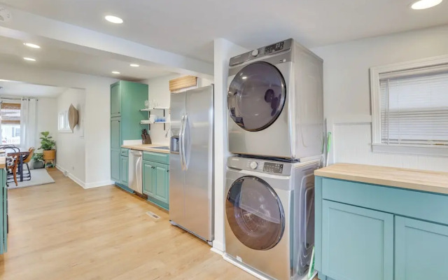 Patio & Lake Views: Family-friendly Canton Retreat