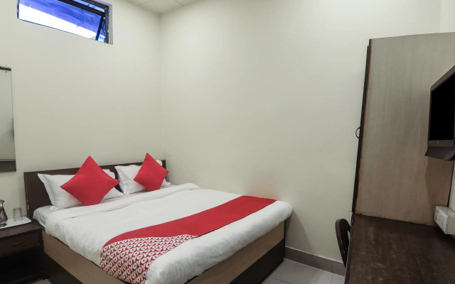 OYO 18369 Hotel Golden Peak