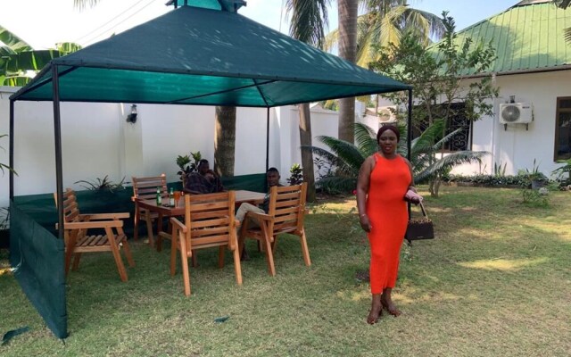 Dar es Salaam-sleeps8-parking-garden-pet Friendly
