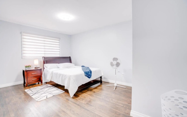 Tranquil & Cozy 30 min to Toronto ~ Backyard ~ Pkg