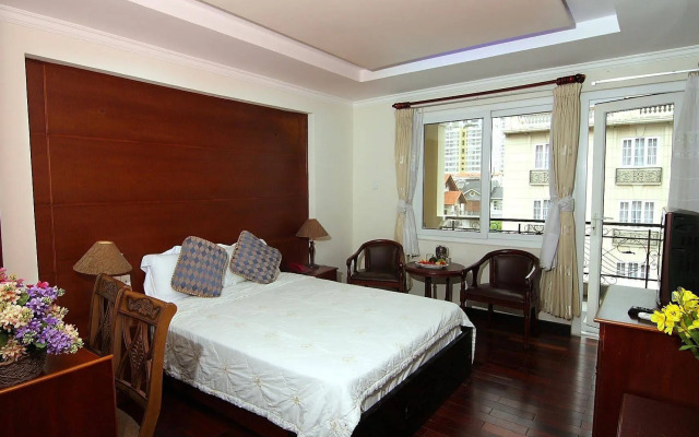 Moonlight Hotel Saigon South