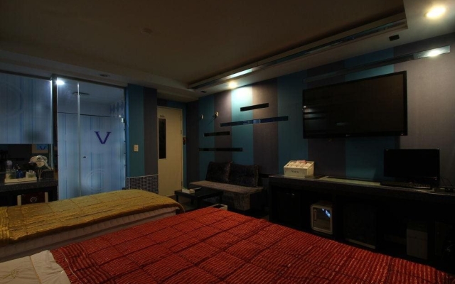 V Hotel