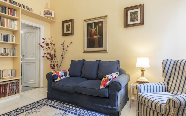 Ara Pacis Elegant Flat