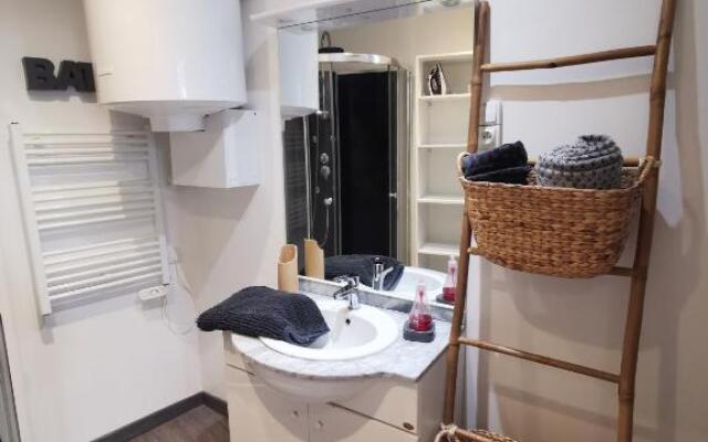 Studio centre ville de la Bourboule refait neuf octobre 2022