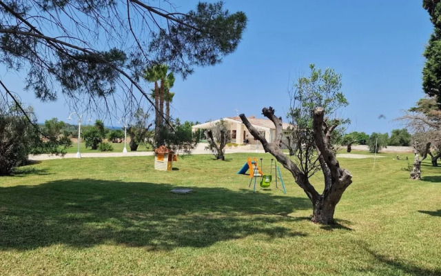 Villa With Swimming Pool Sleeps 8 Three Bedrooms