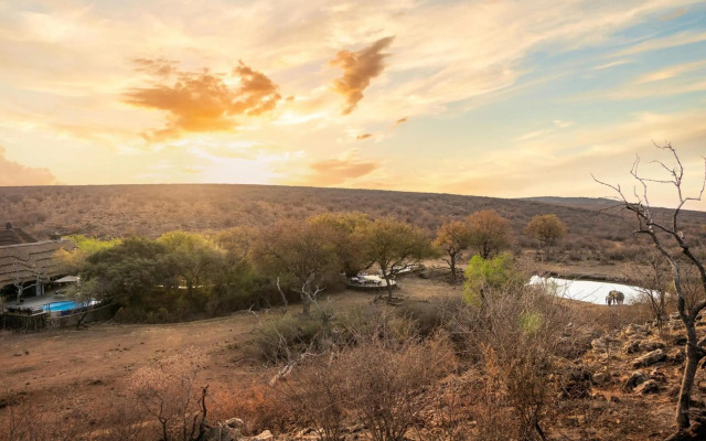Tuningi Safari Lodge