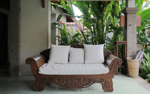 Airy Seminyak Kerobokan Kuwum Gang Rajawali Bali