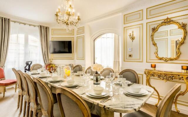 Luxury 6 Bedroom 5 bathroom Palace Apartment - Louvre View