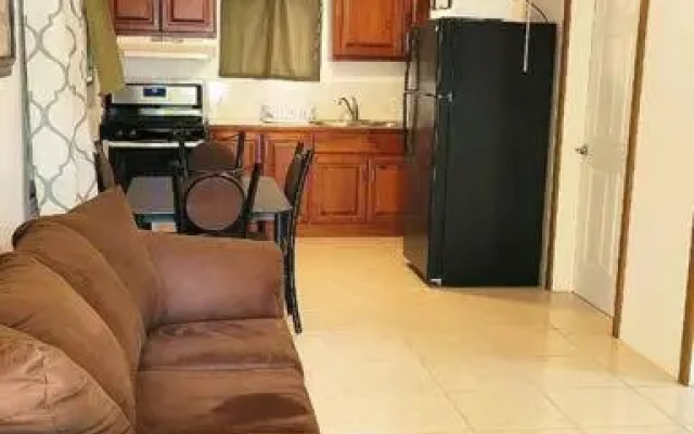 2 bedroom apartmen in the heart of west end!