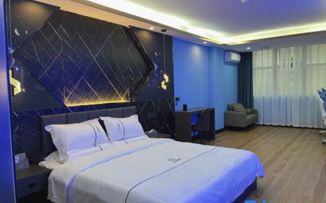 July Theme Hotel