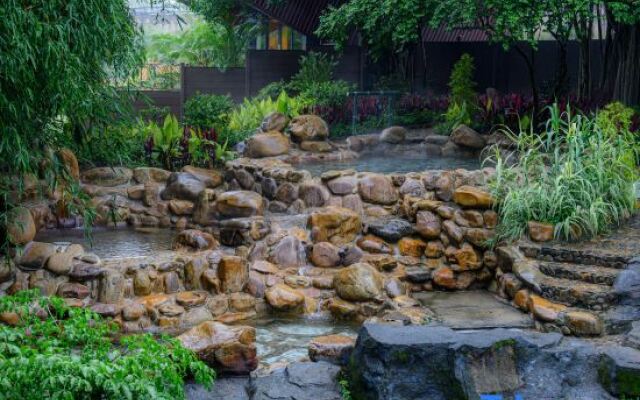 Qingyuan GLX River Hotspring Hotel