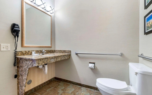 Comfort Inn & Suites Mitchell I-90