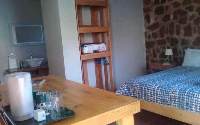 Stone Circle Lodge & Backpackers