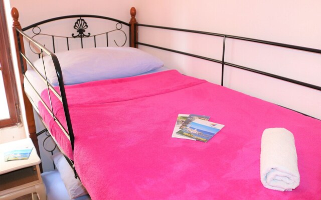 Alma Hostel 2