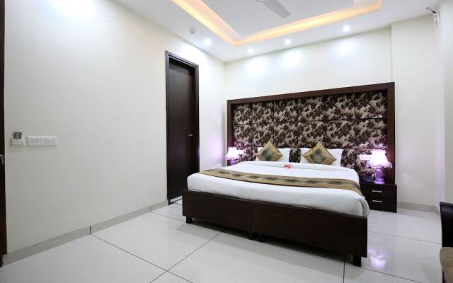 OYO 4897 Hotel The 13een