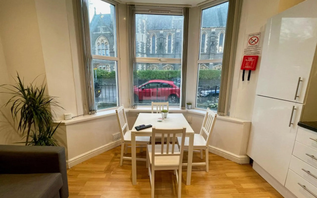 Bute Park Apartment w/ Heating + Private Bathroom