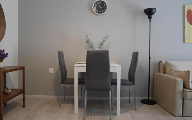 Porto Plaza City Center Apartment AC/Wifi